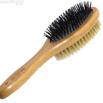 Brosse de toilettage pour chien en bambou pour la vente par Our Green House