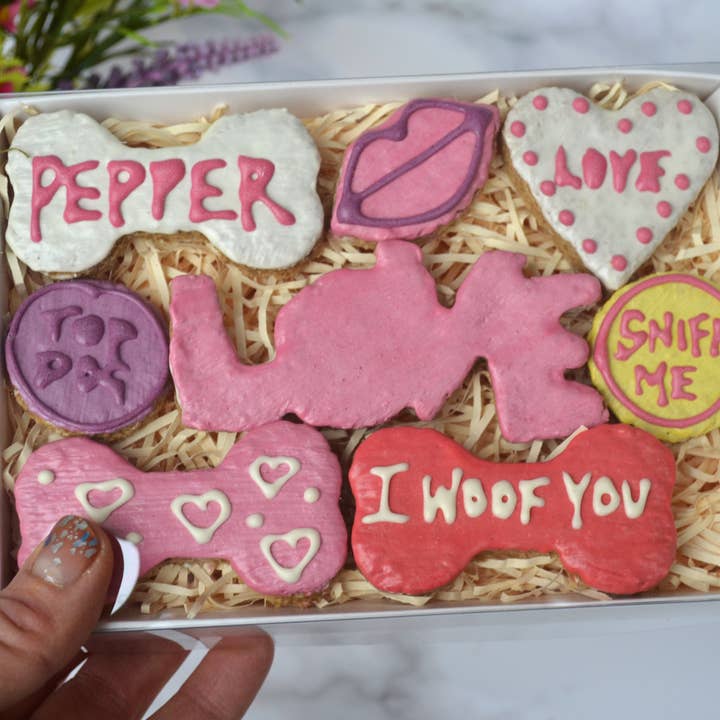 Four Legged Fancies dog bakery - Vendita all'ingrosso Snack - Cani - Scatola regalo di dolcetti per cani di San Valentino (coperchio trasparente)2