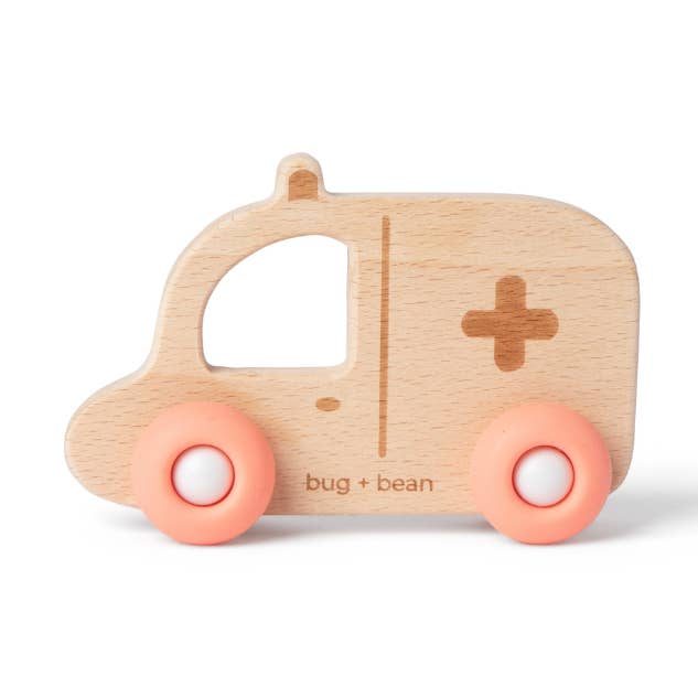 Ambulancelegetøj i træ | Wheelies-kollektionen for engroshandel hos bug + bean kids