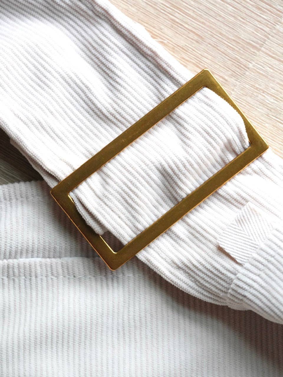 Bianco e Abbronzatura Marsupio portapet 'Tucker' di Moxxie in vendita all'ingrosso su Faire4