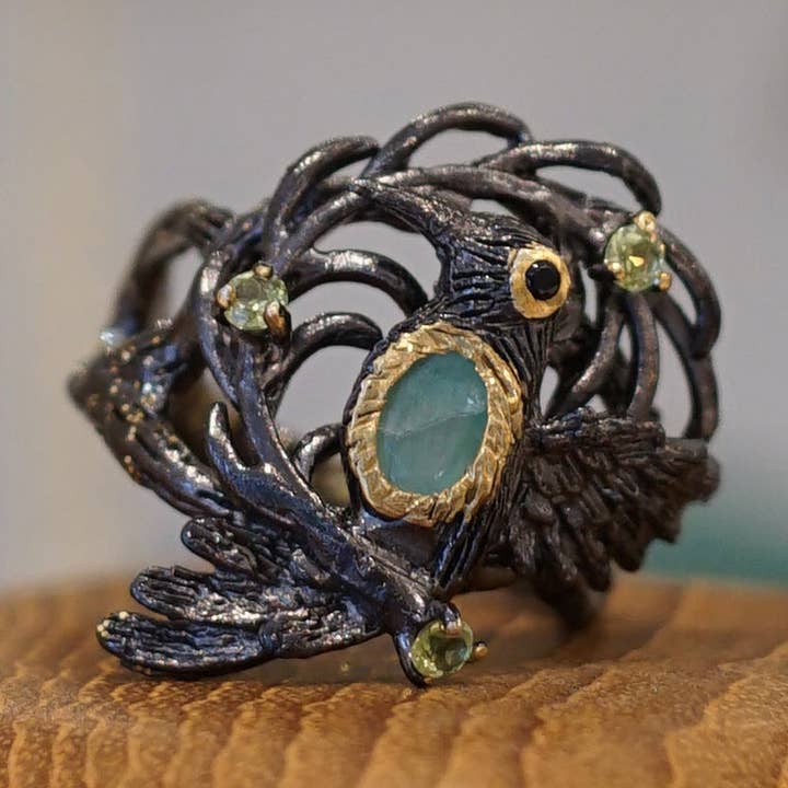 Schwarzer Silberring mit Vogel auf einem Ast für den Großhandel von Maral Kunst