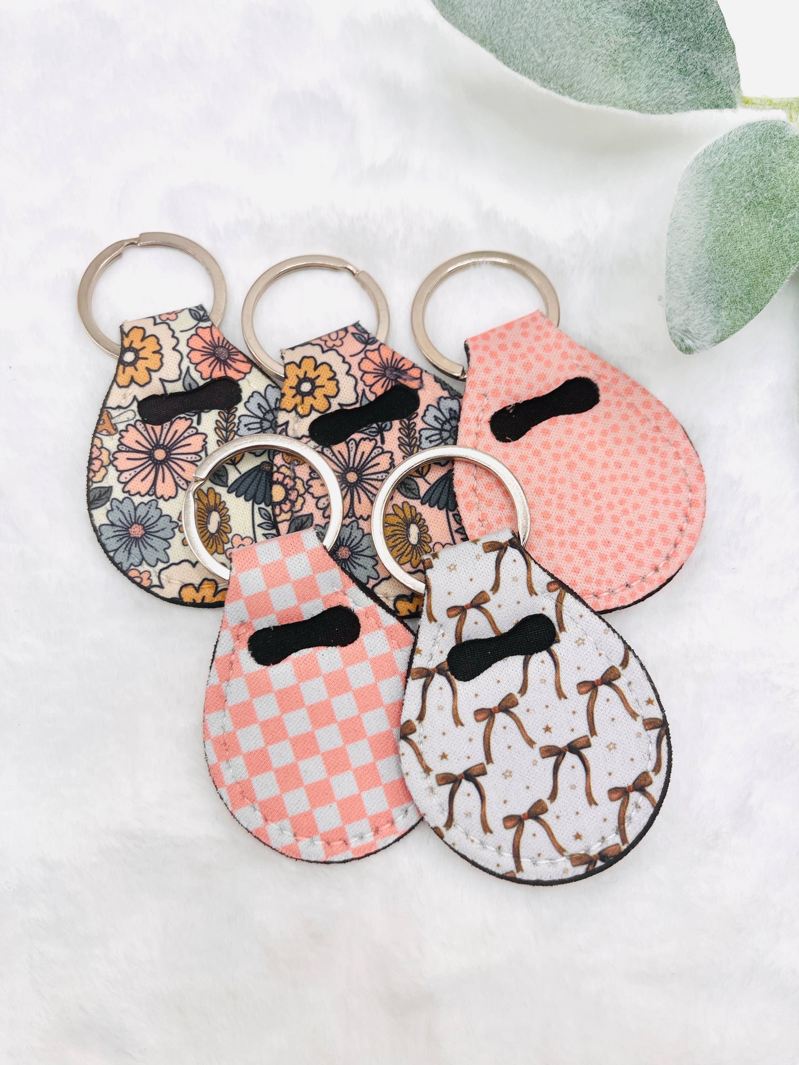 MarissaDDesigns - Wholesale Keychain - Women's - Aldi Quarter Holder / AirTag Holder – 70+ Pattern Options7