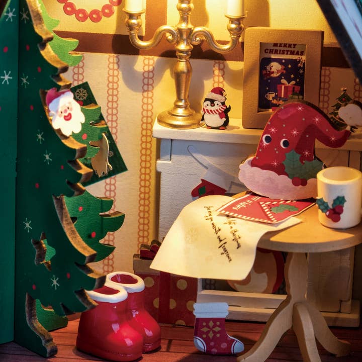 Hands Craft - Wholesale DIY Craft Kit - DIY Miniature House Kit: Twinkling Christmas House