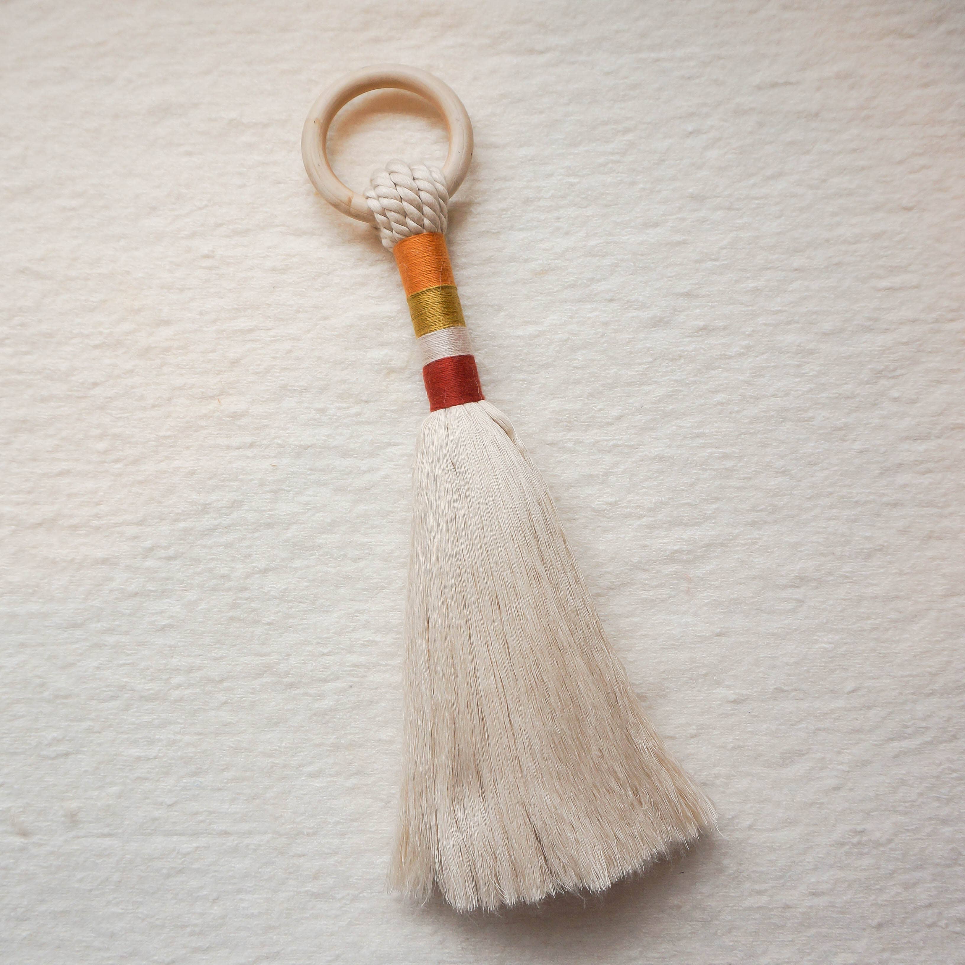 Living Fibers – Engroshandel Pyntekvast – Tasselvægdekoration i multifarvet bomuld med makraméophæng3