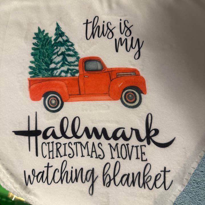 Haverty Kreations – Großhandel Überwurfdecke – Haverty Kreations Kuscheldecke mit „This is my Hallmark Christmas Movie“ Motiv1