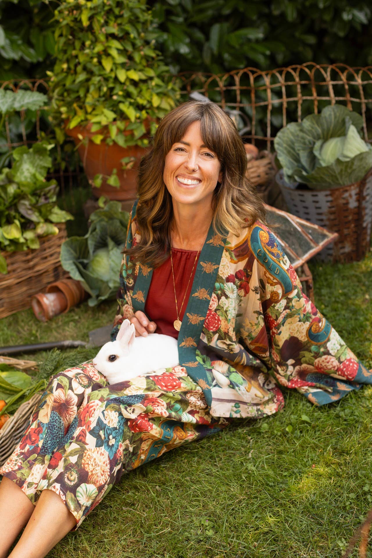 Market of Stars (USA) – Calças - Mulher por atacado – Calças Artista Cropped de Linho Stay Gold c/ Abelhas, Flores e Coelho8