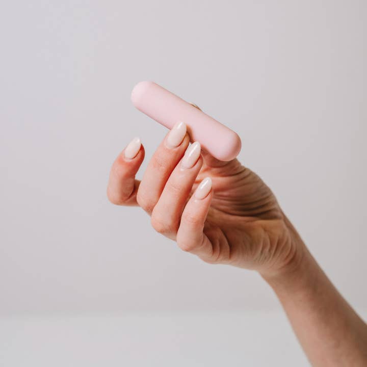 Polly - alsidig og diskret vibrator for engroshandel hos Girls Get Off