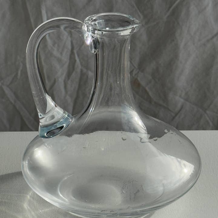 Office Objets - Wholesale Carafe - Vintage glass carafe with a flat, flared belly handle H18