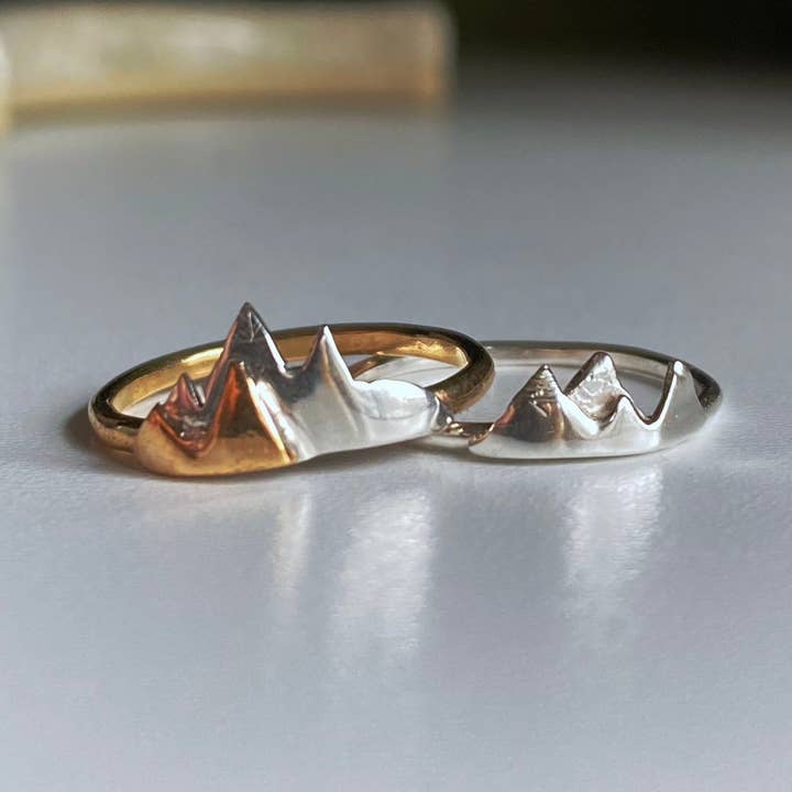 Bague chaîne de montagnes argent/or pour la vente par Nevermore Fine Jewelry