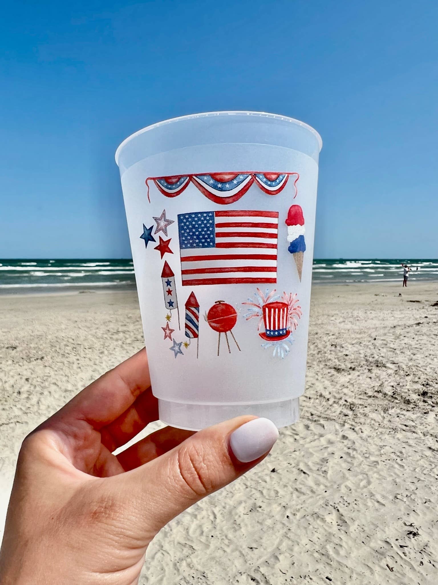 Sip Hip Hooray – Großhandel Einwegbecher – Tasse, gefrostet, rot, weiß und blau, Collage, Patriotic