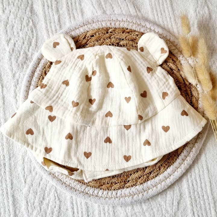 Rammelaartje - Wholesale Sun Hat - Baby - Muslin hat for baby - Beige with Hearts1