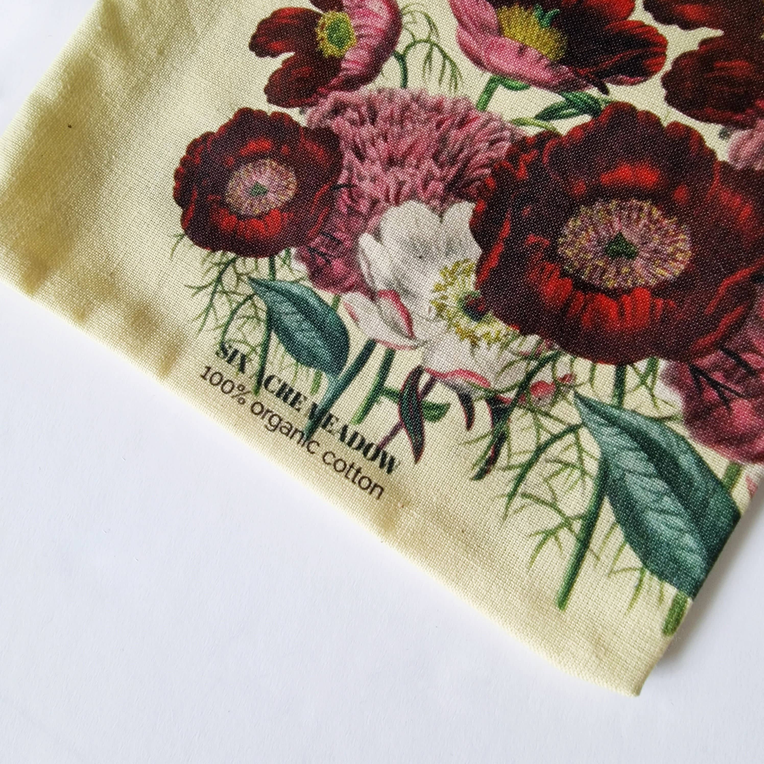 Six Acre Meadow - Venta al por mayor Bolsas de celofán - Bolsas de regalo con estampado de peonías en algodón orgánico y lazo de seda8