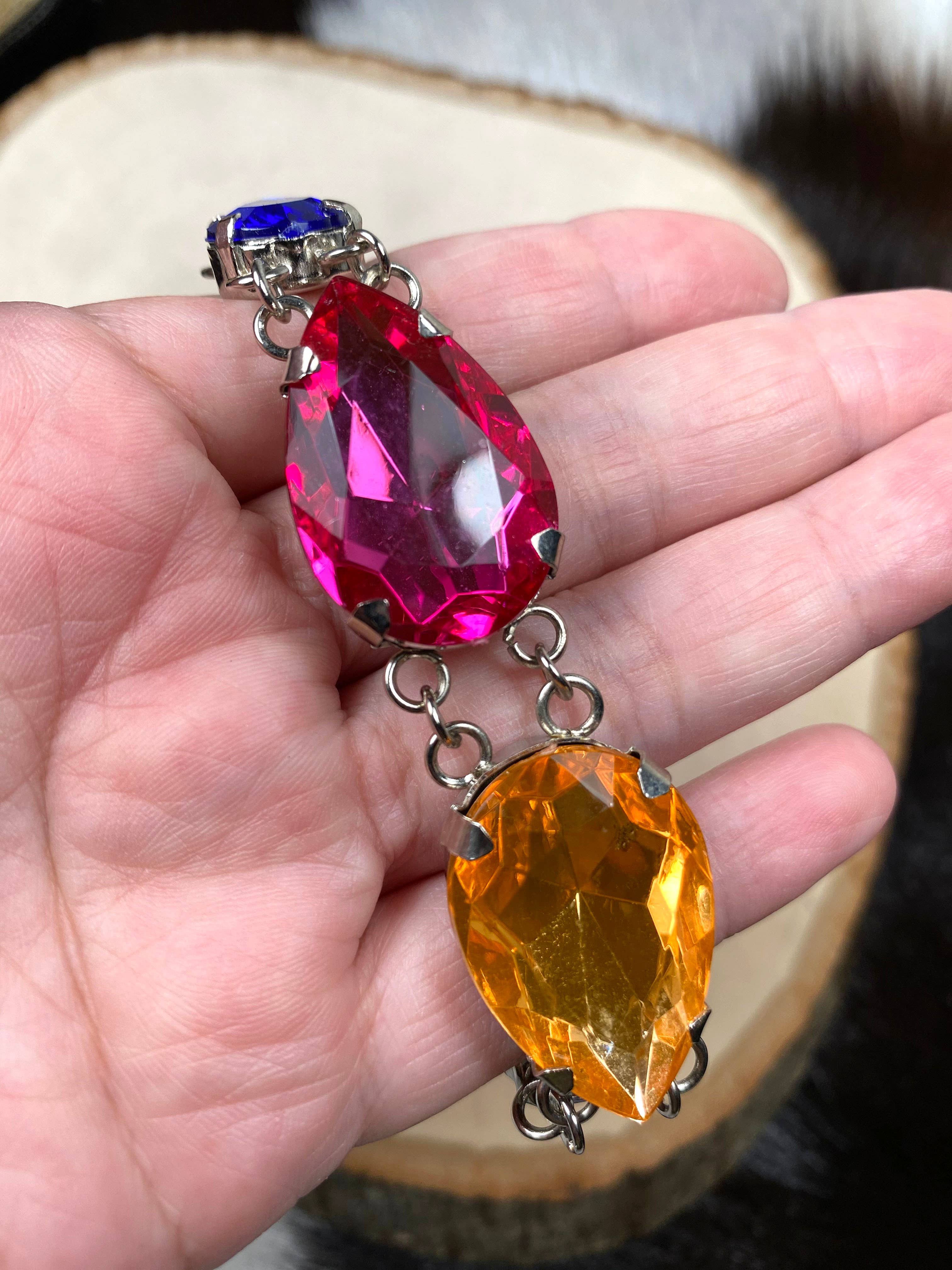 Fiona Accessories - Vente Parures de bijoux - Parure bracelet et boucles d'oreilles en forme de paon2