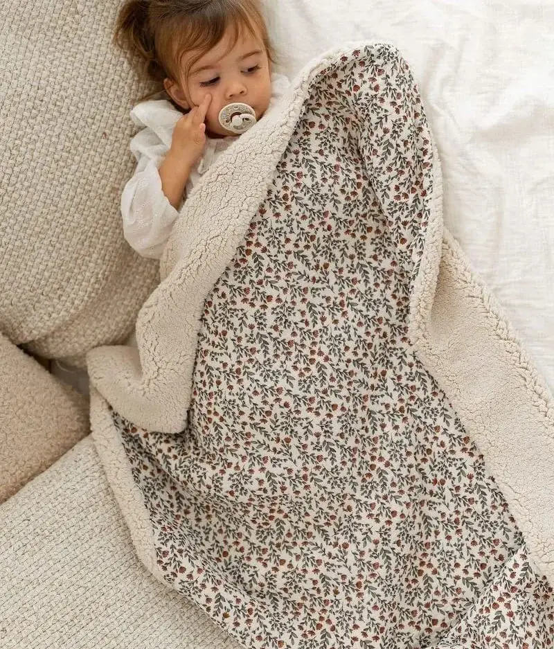 Manufacture des bébés français - Wholesale Bedding Blanket - Kids & Baby - Madeleine floral green fluffy cover7