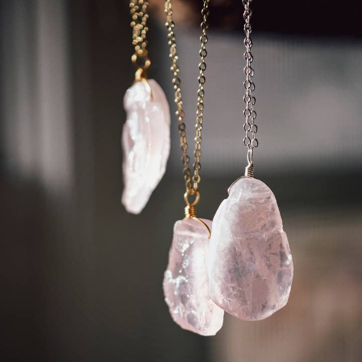 GEMNIA - Wholesale Pendant/Charm Necklace - Raw Rose Quartz Crystal Necklace