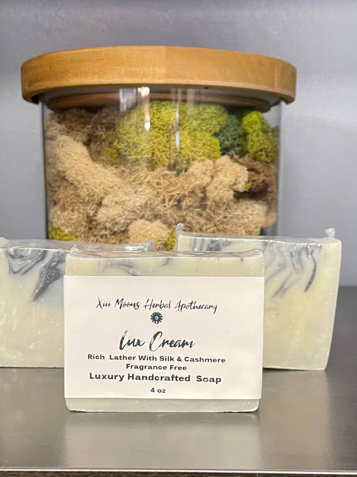 Savon sans parfum Lux Cream pour la vente par Xiii Moons Apothecary