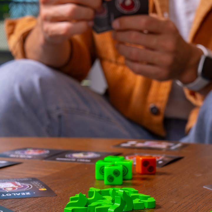 Left Justified Studio & Prolific Games - Wholesale Kaartspel - Cultists & Cthulhu 2nd Ed. — Hilarisch Lovecraft-kaartspel2