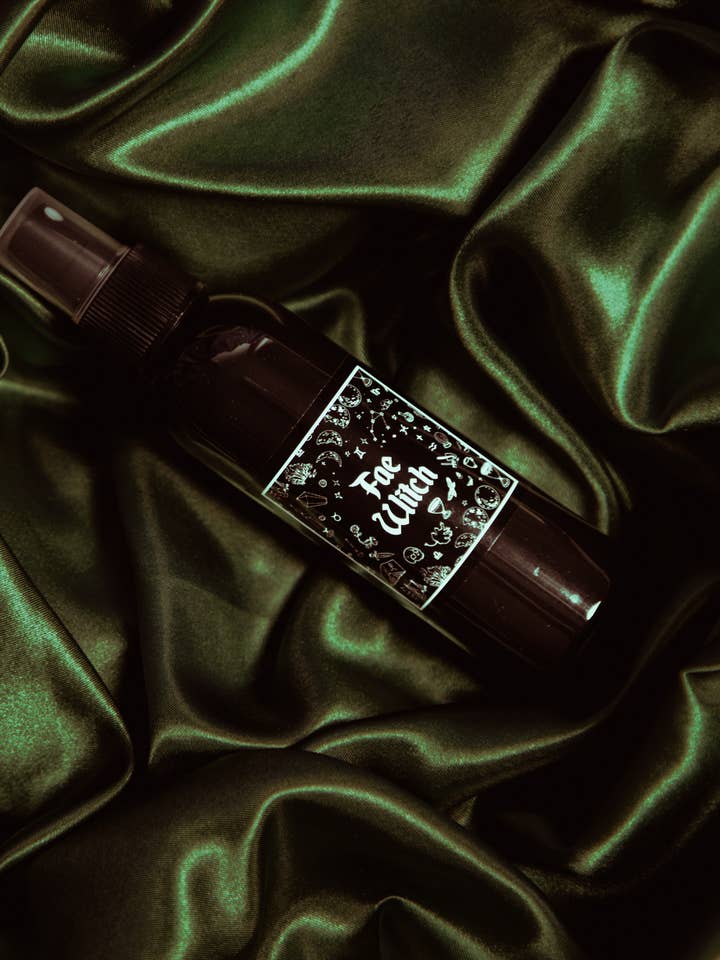 Spray pour chambre et linge Fae Witch | Haus Goods pour la vente par The Pretty Cult