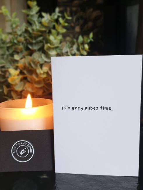 È l'ora dei peli pubici grigi. per la vendita all'ingrosso da parte di Cups Full of Zeros