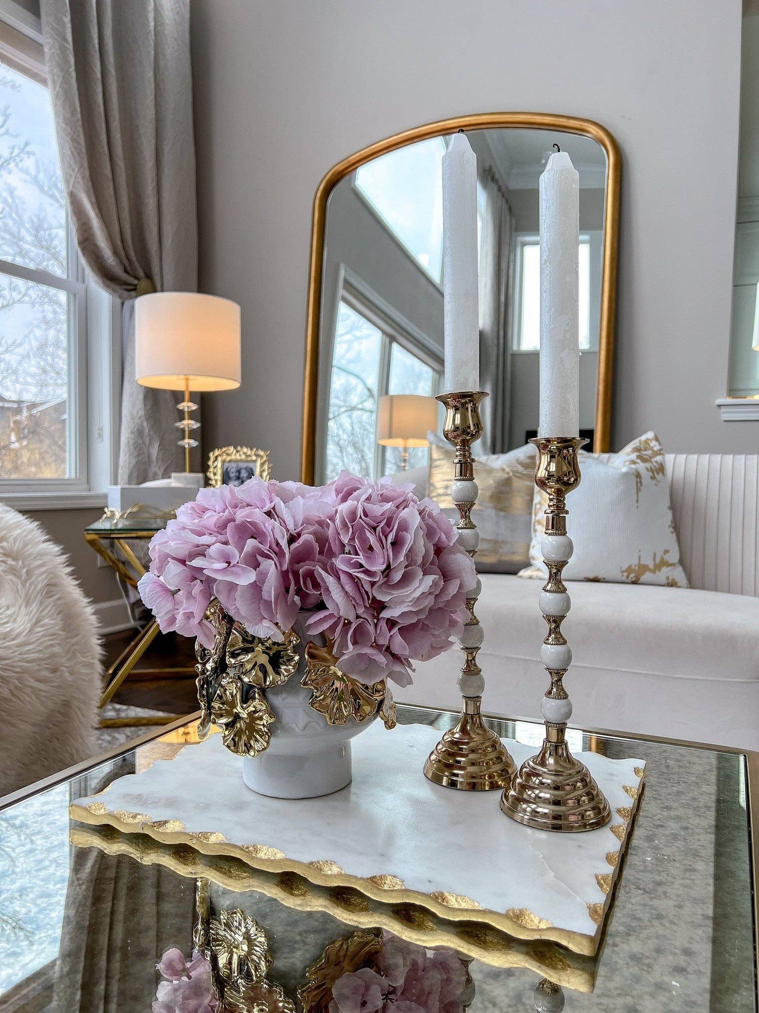 CLASSIC TOUCH DECOR INC. - Vente Bougeoirs - Bougeoir doré à tige perlée blanche et or1