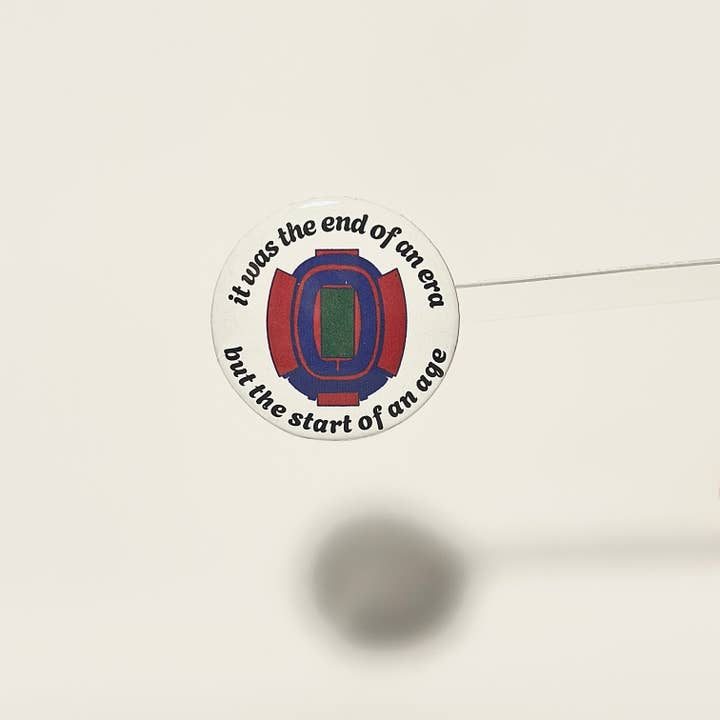 Slutningen på en æra | Knap for engroshandel hos IreDesign Studio