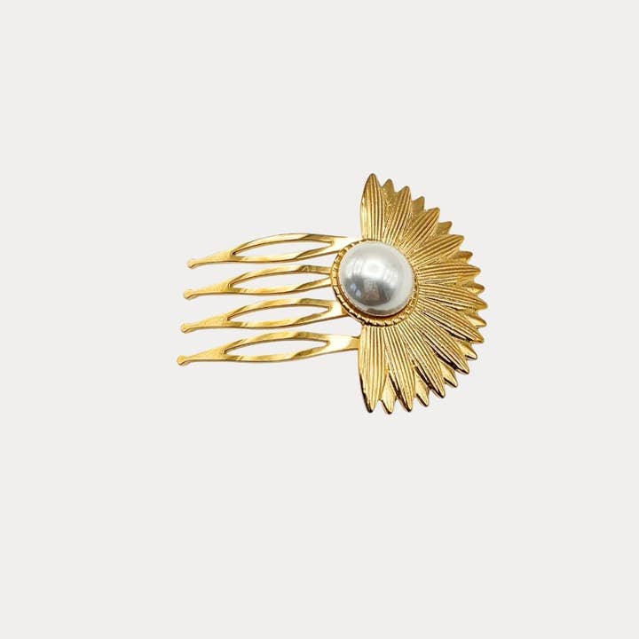 Amelia Gold Hair Comb With a Lustrous Pearl for wholesale by Petra Savage Jewelry