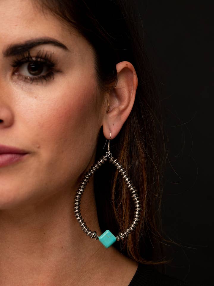 Boucle d'oreille pendante en argent métallisé avec accent de diamant Turq pour la vente par West & Co.