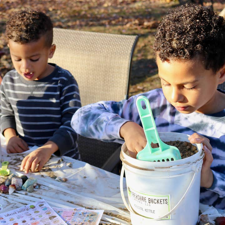 Treasure Buckets Co., LLC - Vente Kit de bricolage – enfant - Tumbled Krystal Kettle Gem Seau pour mines - Cristaux6