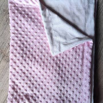 Couverture bébé en minky –100x165 cm pour la vente par La Fabrique À DeDeuh