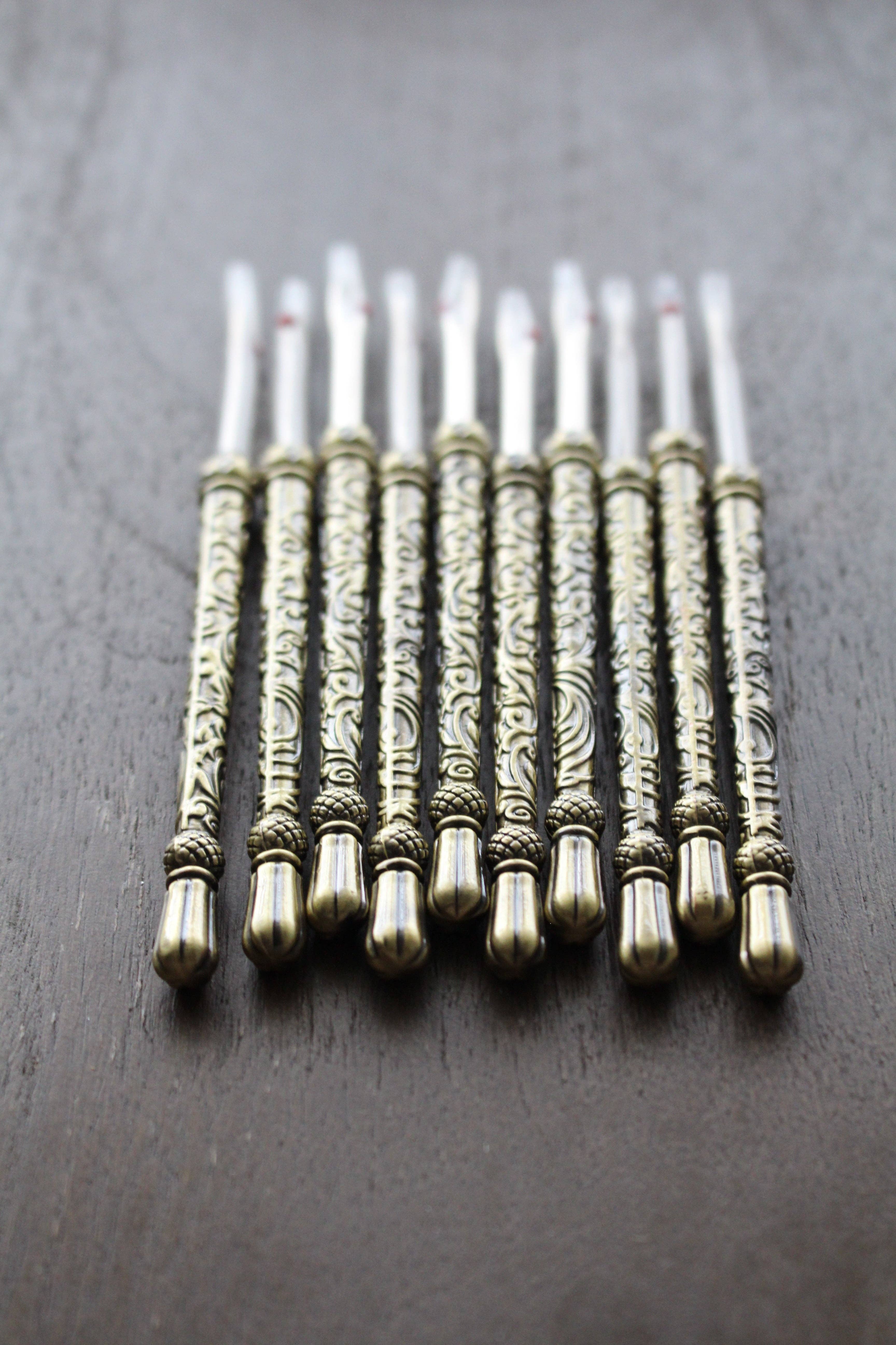 NNK Press - Wholesale Embroidery/Cross Stitch Supplies - Metal Engraved Seam Rippers (Set of 10)1