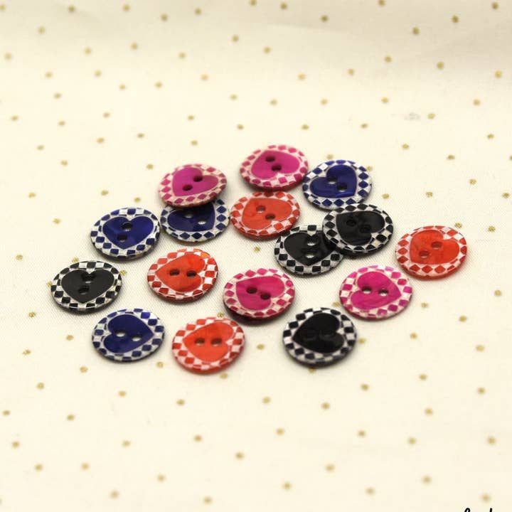 "Akoya engraved heart on checkers" button 15 mm for wholesale by LA DROGUERIE