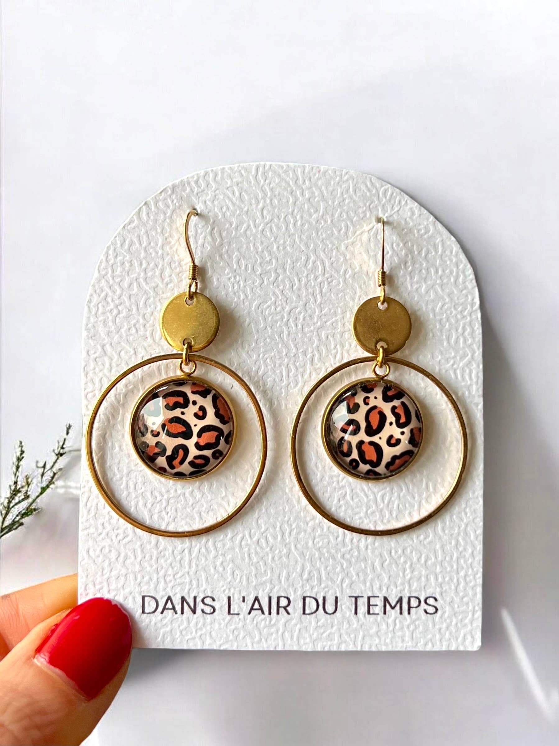 Dans l'Air du Temps Bijoux - Wholesale Dangle Earrings - Leopard pattern hoop earrings with gold or silver finish2