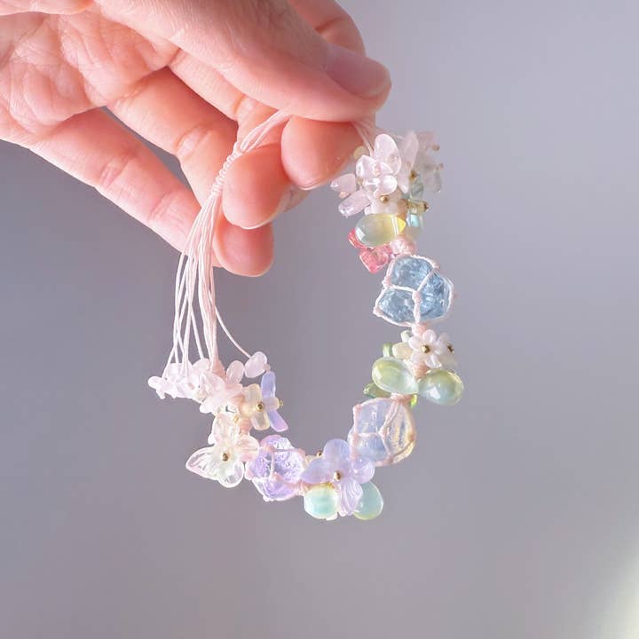 Quartzberry - Hals- og kronechakra akvamarin ametyst sommerfugleblomster macrame armbånd for engroshandel hos Ninaouity