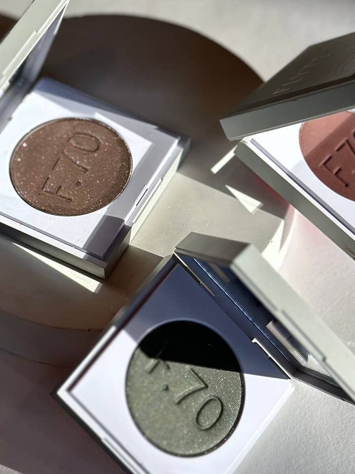 HazyView.Dense Eyeshadow -3 shades for wholesale by Flyte.70