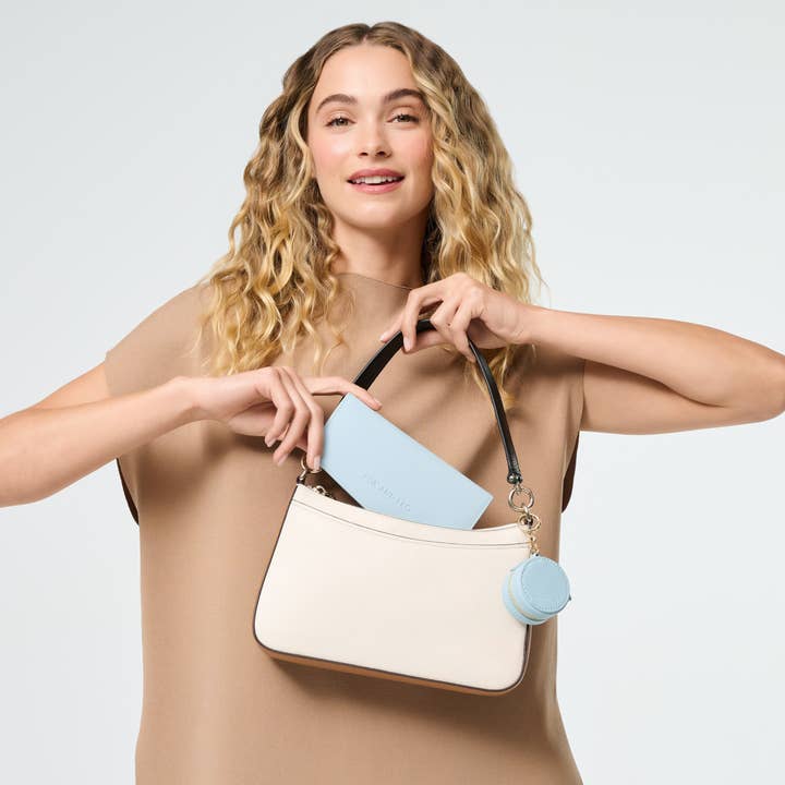 FOX AND LEO - Wholesale Eyewear Cases & Holders - Women's - Eye Catcher charm with microfibre cleaning cloth - Sky Blue4