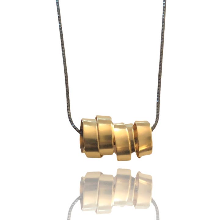 Pendentif tonneau sur chaîne pour la vente par Rina Young Jewelry