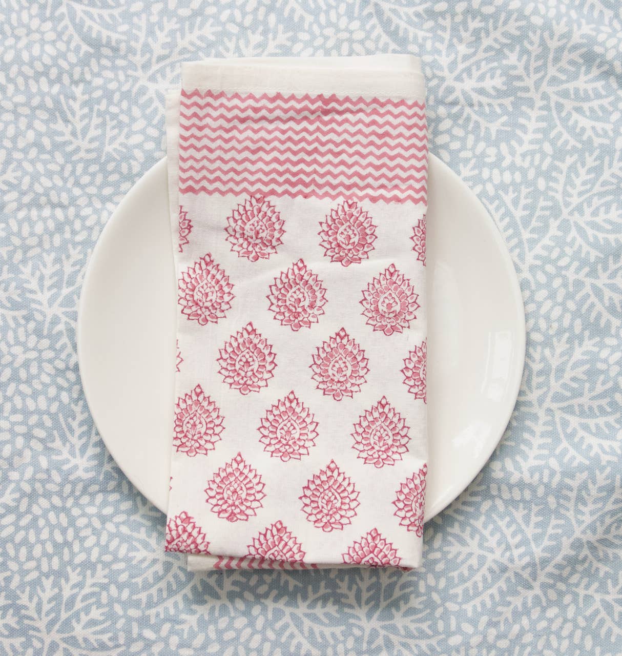 Rozablue - Vente Nappes - Petite nappe bleue Shanti imprimée à la main 150 x 2404