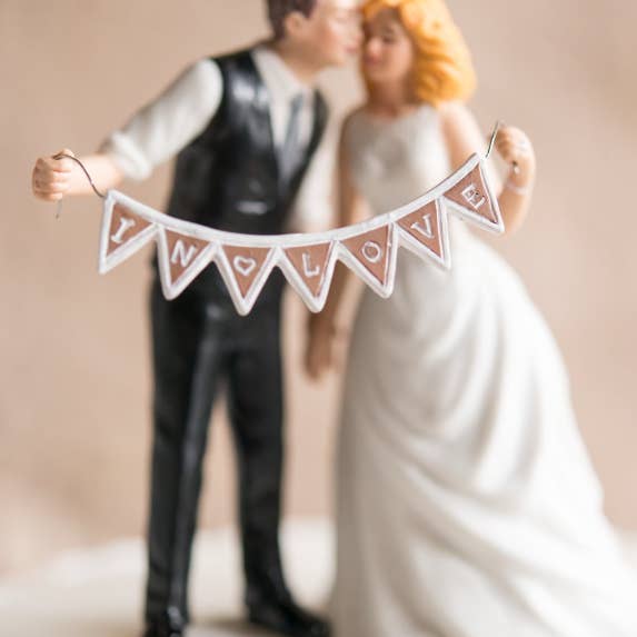 Weddingstar Inc. - Wholesale Decorative Figurine - Shabby Chic Bride And Groom Porcelain Figurine