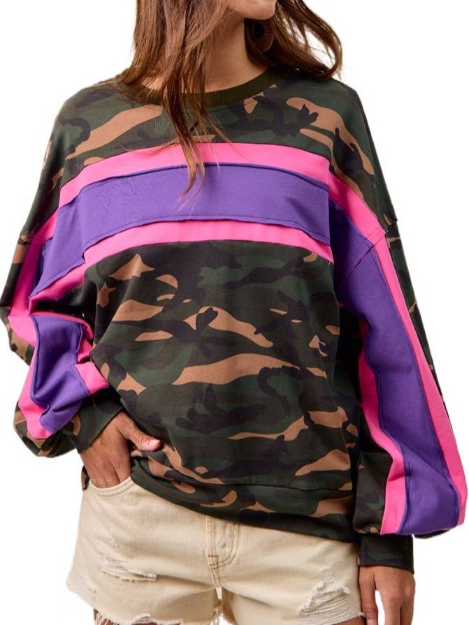 Camo French Terry Farveblok Top Med Skåret Kant for engroshandel hos Vanilla Monkey