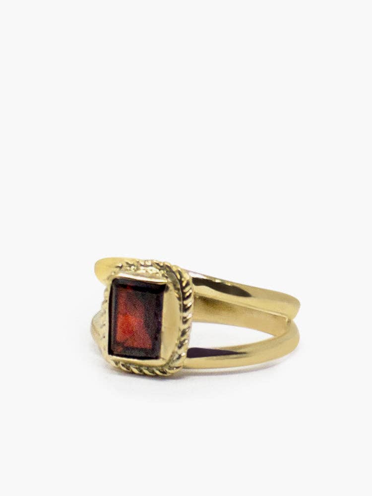 Vintouch Jewels - Wholesale Single Stone/Solitaire Ring - Luccichio Gold Vermeil Garnet Stacking Ring3