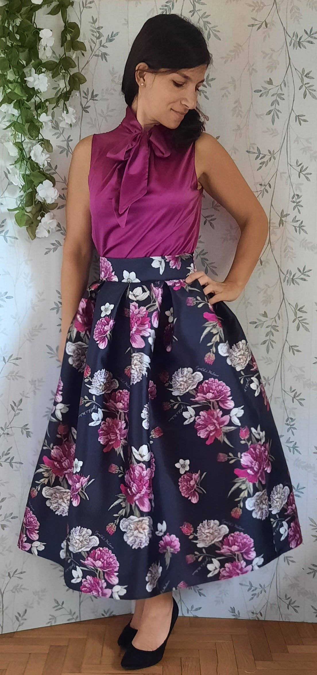 EgoChic Milano - Vente Jupe – femme - Jupe plissée style années 50 Sabrina, motif floral sur base noire avec logo11