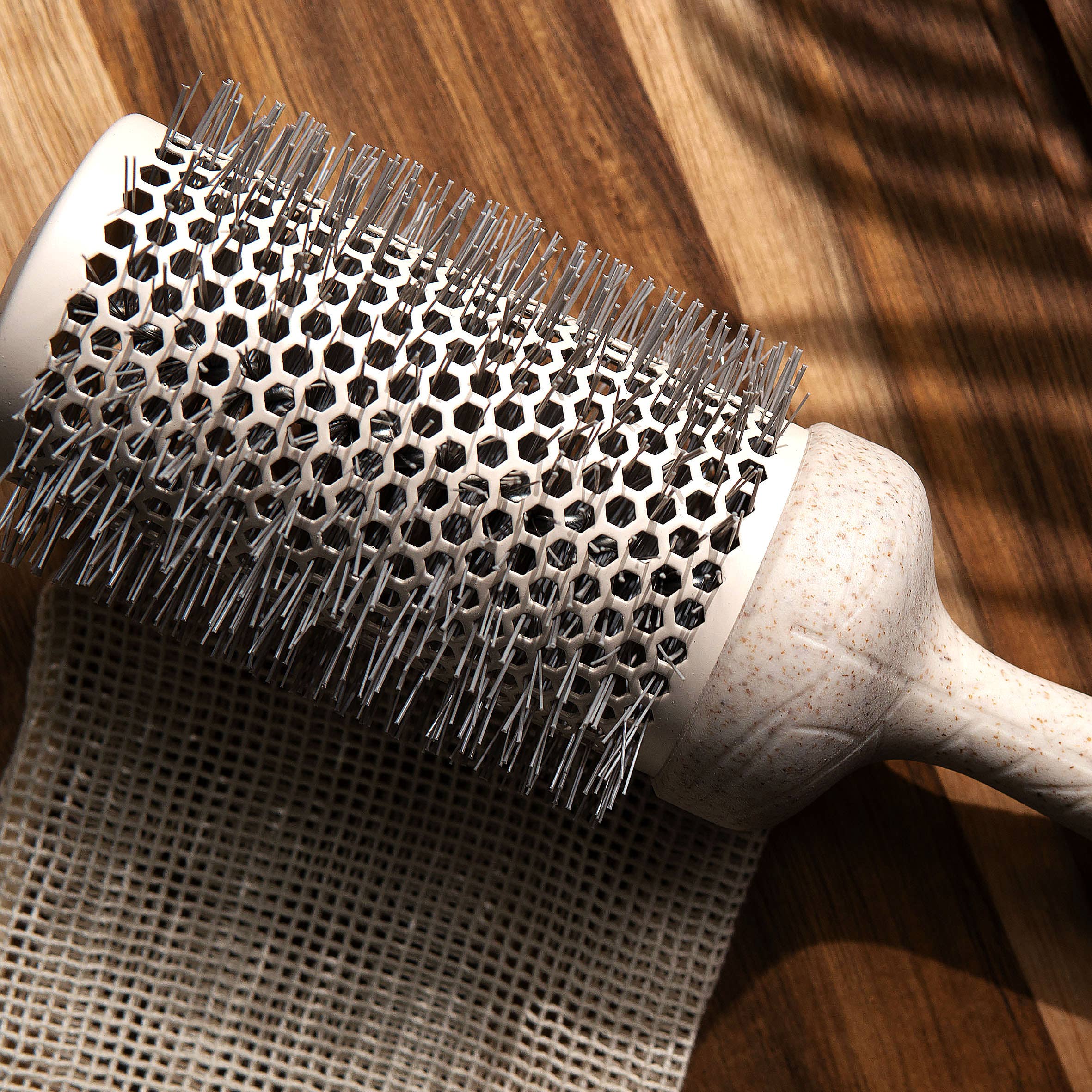 Soinvogue - Wholesale Hair Brush/Comb - So Eco Ceramic Round Brush - Large3