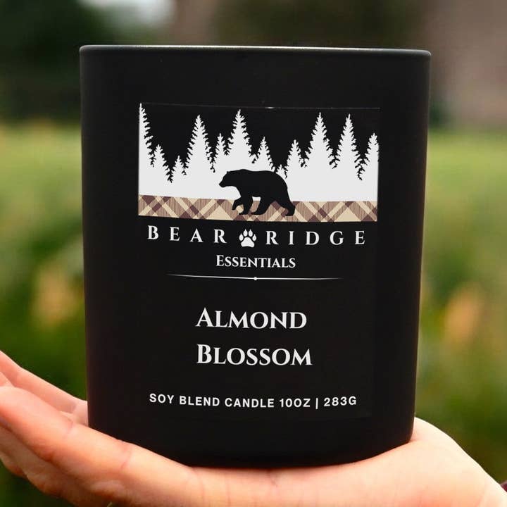 Mandelblomst 10 oz lys for engroshandel hos Bear Ridge Essentials