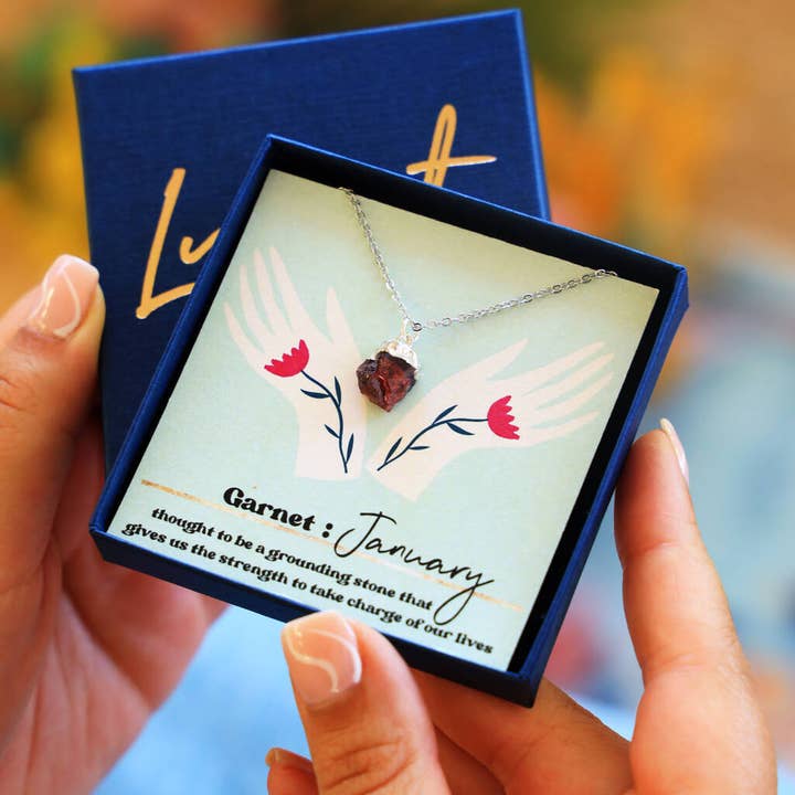 Collar personalizado de granate con piedra natal de enero para venta al por mayor de Lucent Studios Ltd
