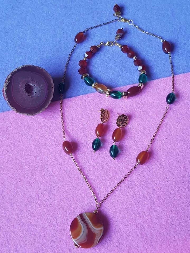 Set in agata di fuoco e smeraldo per la vendita all'ingrosso da parte di Luz das Pedras Naturais