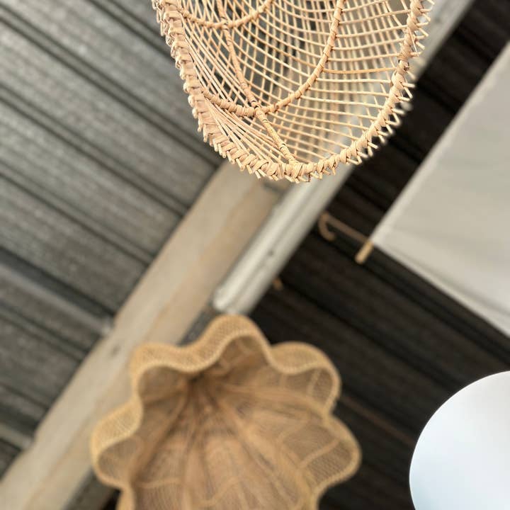 Office Objets - Wholesale Chandelier/Hanging Light - Immense rattan suspension in the shape of a flower, tulip, corolla H:1m; D:1m50146