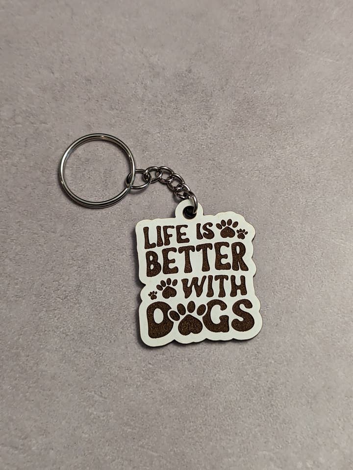 Llavero Life Is Better with Dogs para venta al por mayor de Bean Hut Boutique