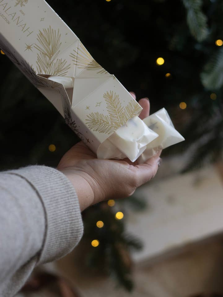 Festive Wax Melt Cracker for wholesale by Samalanah Collection