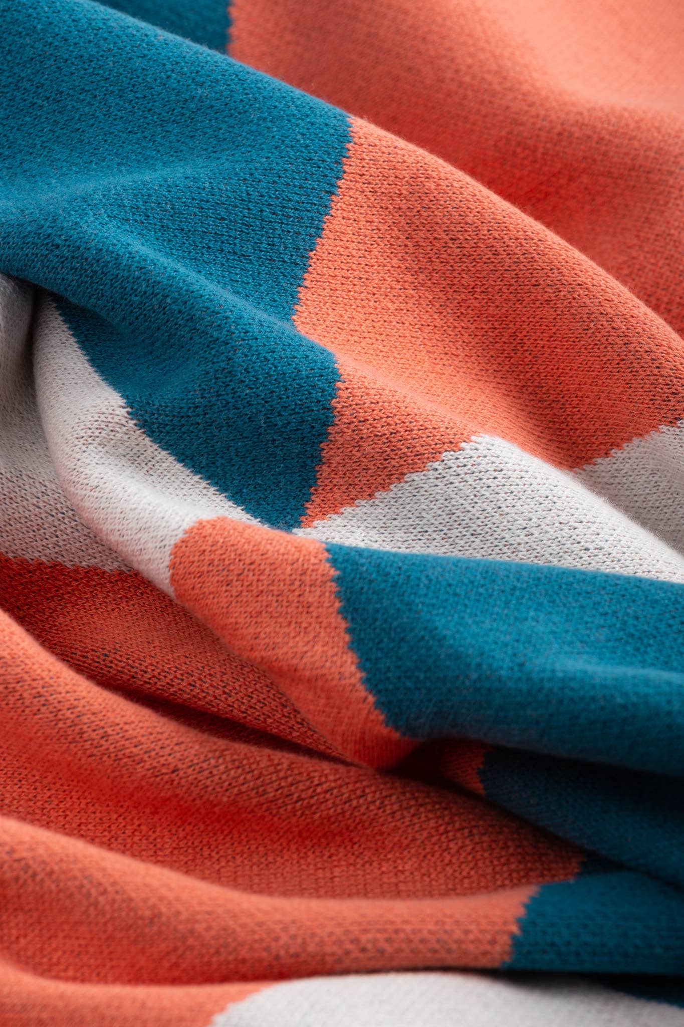 AGATHA PORTO - Wholesale Throw Blanket - Lisboa Grande Throw - Coral2