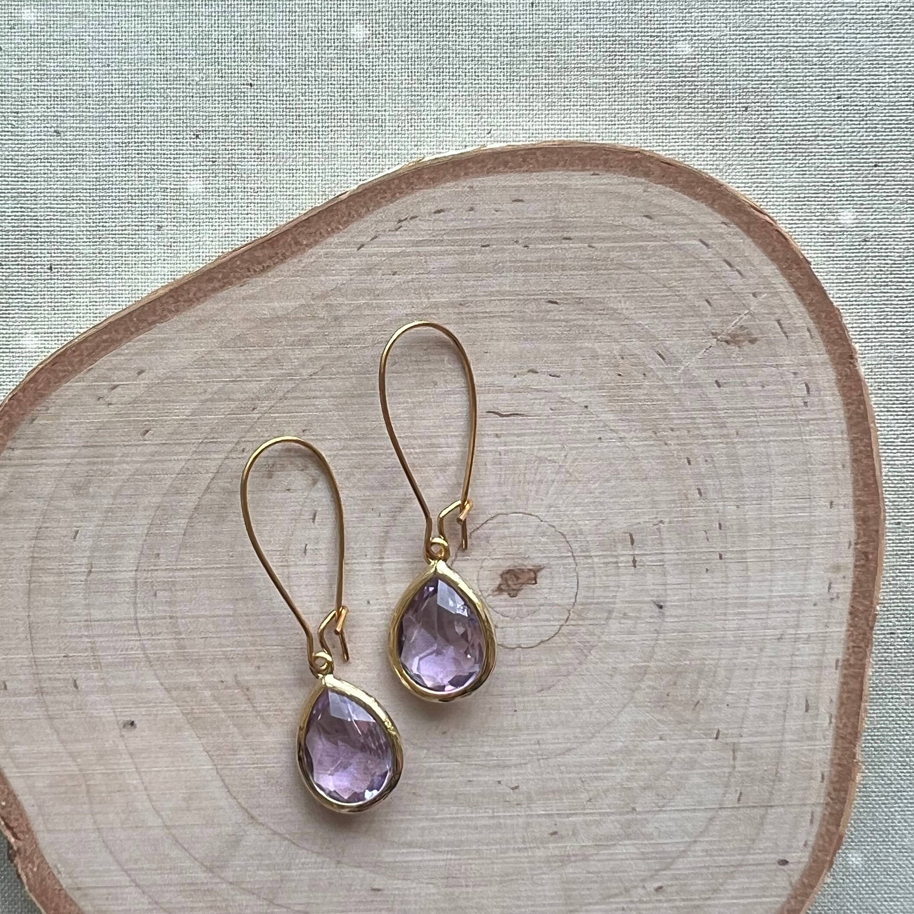 Dana Herbert – wholesale Hängande örhängen – Guld Jane Bezel glas Korta dinglande örhängen11